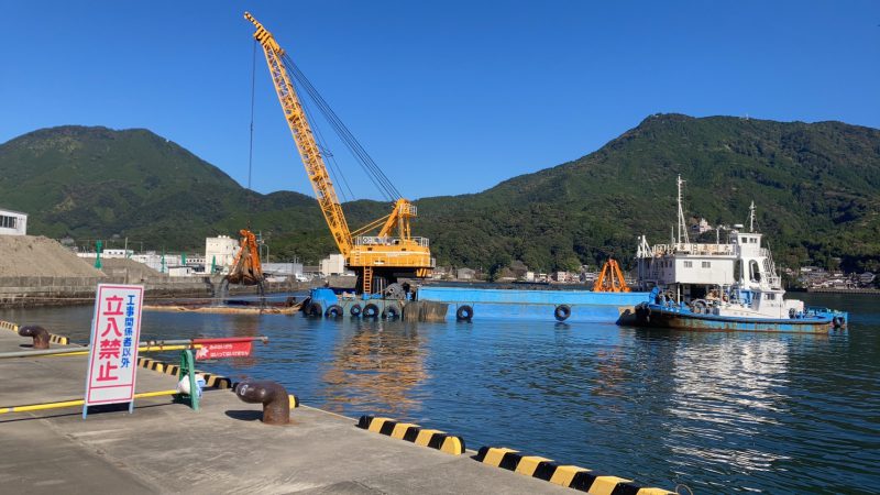 尾鷲港堆積土砂撤去工事